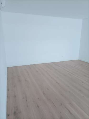 T2 com Vista Rio, Garagem e Piscina no Barreiro