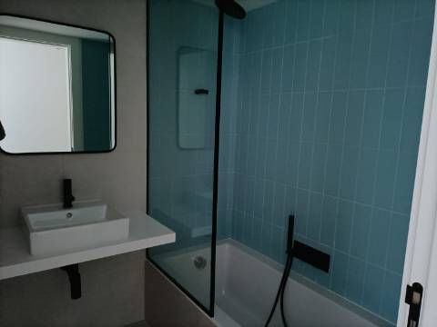 T2 com Vista Rio, Garagem e Piscina no Barreiro