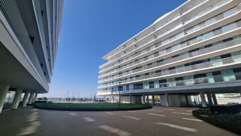 T2 com Vista Rio, Garagem e Piscina no Barreiro