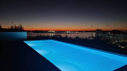 T2 com Vista Rio, Garagem e Piscina no Barreiro