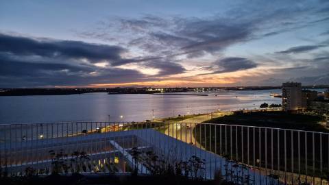 T2 com Vista Rio, Garagem e Piscina no Barreiro