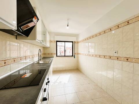 | T2 com 80 m2 | Muito Luminoso | Excelente estado de conservação |