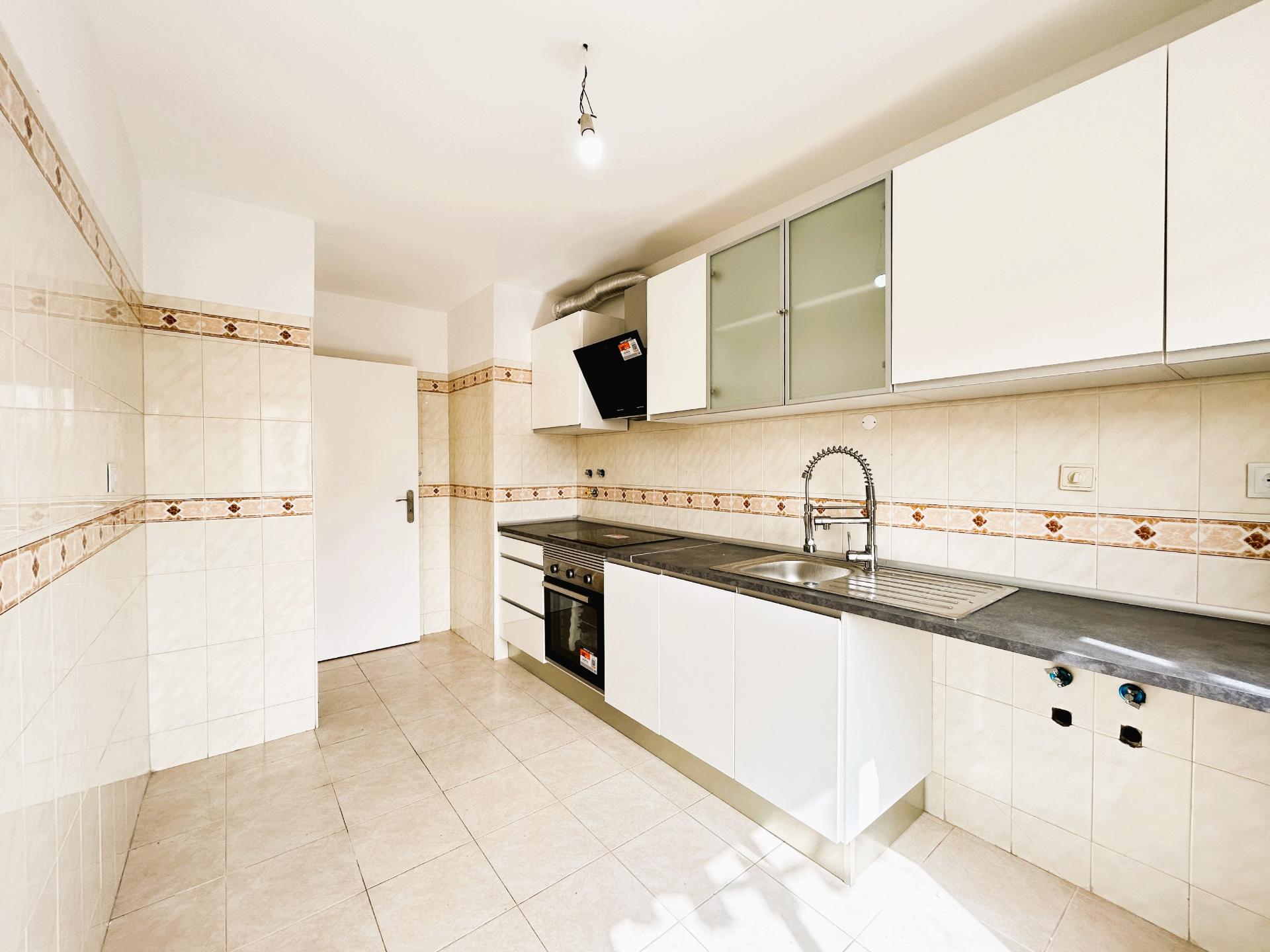 | T2 com 80 m2 | Muito Luminoso | Excelente estado de conservação |