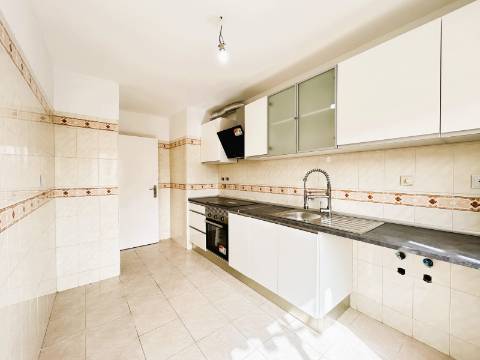 | T2 com 80 m2 | Muito Luminoso | Excelente estado de conservação |