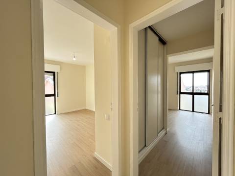 | T2 com 80 m2 | Muito Luminoso | Excelente estado de conservação |