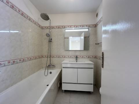 | T2 com 80 m2 | Muito Luminoso | Excelente estado de conservação |