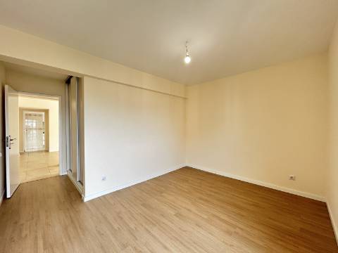 | T2 com 80 m2 | Muito Luminoso | Excelente estado de conservação |