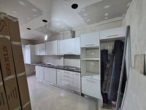 | Apartamento T3 | Excelentes Áreas | Zona Central | Cruz de Pau |