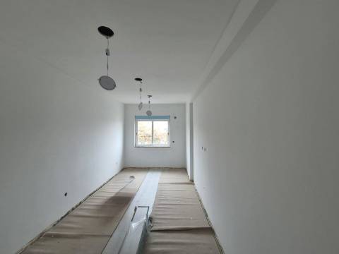 | Apartamento T3 | Excelentes Áreas | Zona Central | Cruz de Pau |