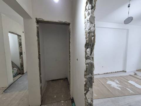 | Apartamento T3 | Excelentes Áreas | Zona Central | Cruz de Pau |