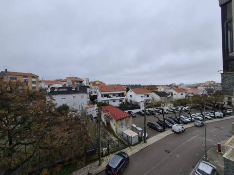 | Apartamento T3 | Excelentes Áreas | Zona Central | Cruz de Pau |