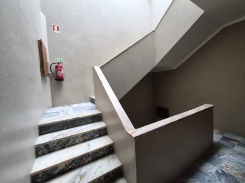 | Apartamento T3 | Excelentes Áreas | Zona Central | Cruz de Pau |