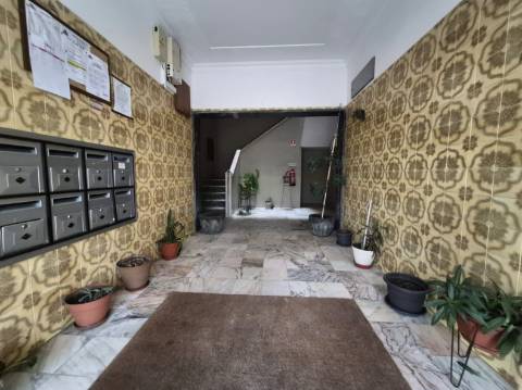 | Apartamento T3 | Excelentes Áreas | Zona Central | Cruz de Pau |