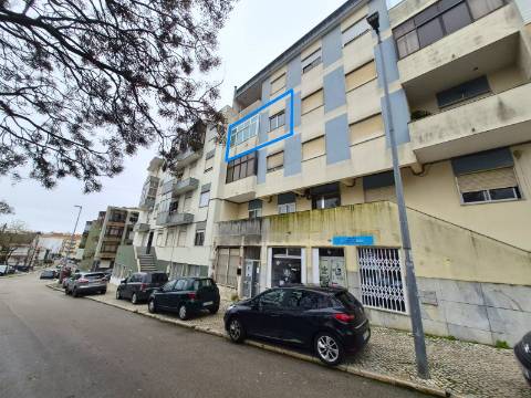 | Apartamento T3 | Excelentes Áreas | Zona Central | Cruz de Pau |