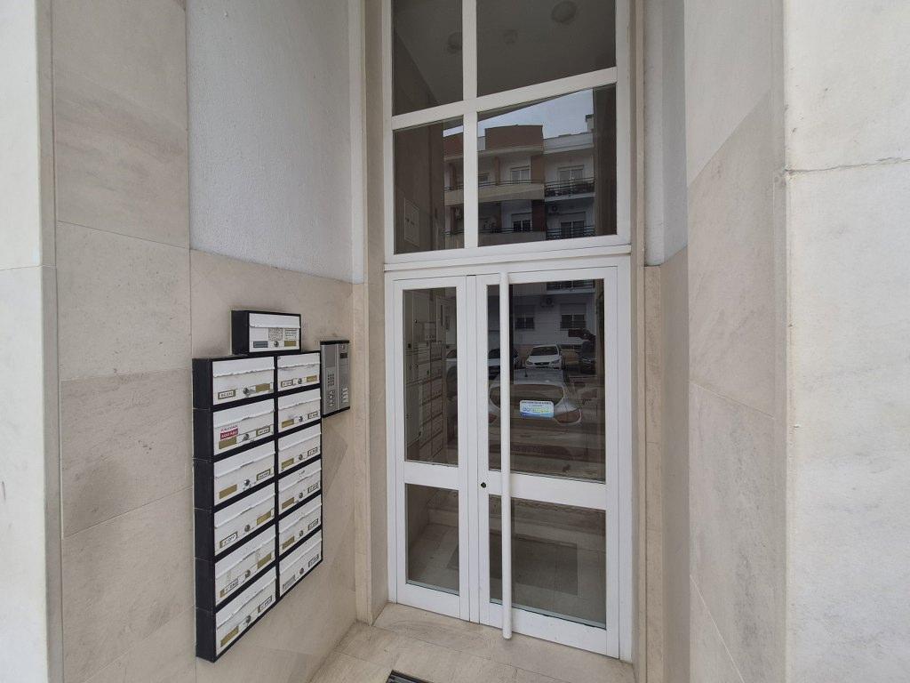 | T2 no Feijó | 79 m2 | Arrecadação com 12 m2 | Excelente estado conservação |