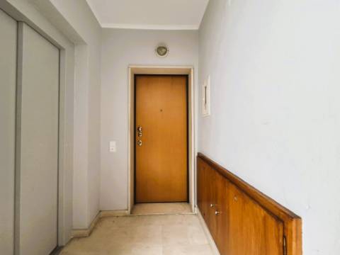 | T2 no Feijó | 79 m2 | Arrecadação com 12 m2 | Excelente estado conservação |