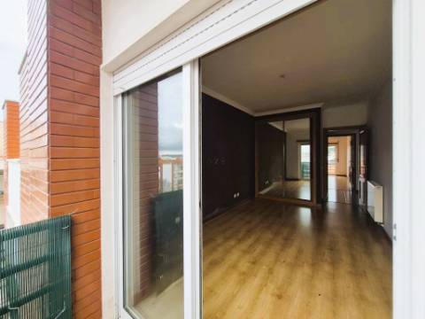 | T2 no Feijó | 79 m2 | Arrecadação com 12 m2 | Excelente estado conservação |