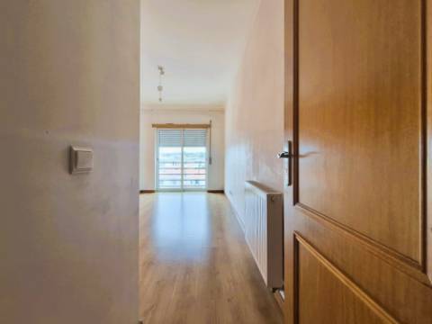 | T2 no Feijó | 79 m2 | Arrecadação com 12 m2 | Excelente estado conservação |