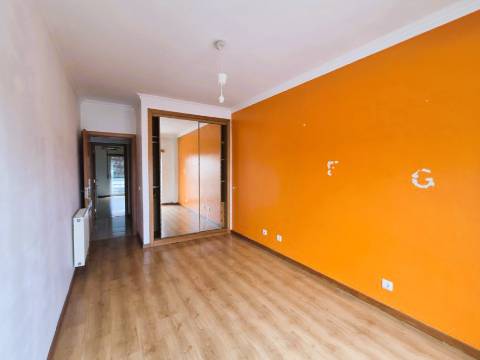 | T2 no Feijó | 79 m2 | Arrecadação com 12 m2 | Excelente estado conservação |