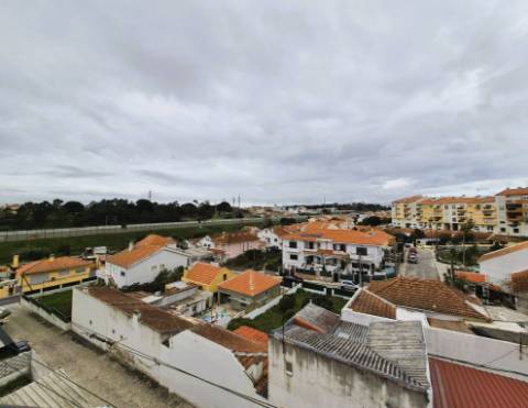 | T2 no Feijó | 79 m2 | Arrecadação com 12 m2 | Excelente estado conservação |