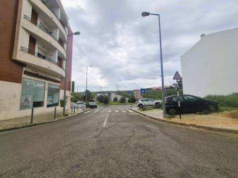 | T2 no Feijó | 79 m2 | Arrecadação com 12 m2 | Excelente estado conservação |