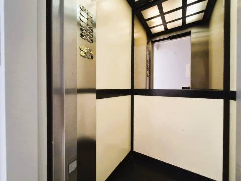 | T2 no Feijó | 79 m2 | Arrecadação com 12 m2 | Excelente estado conservação |