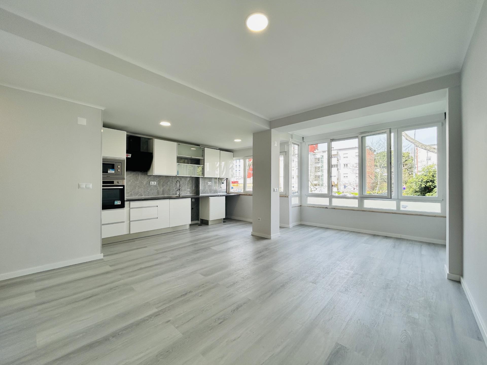 | T2 Oeiras | 91 m2 | 2 WC's | Arrecadação | TOTALMENTE REMODELADO |