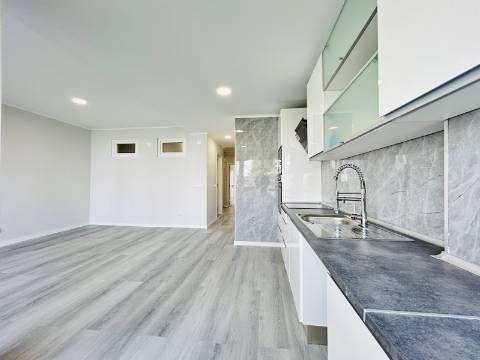 | T2 Oeiras | 91 m2 | 2 WC's | Arrecadação | TOTALMENTE REMODELADO |