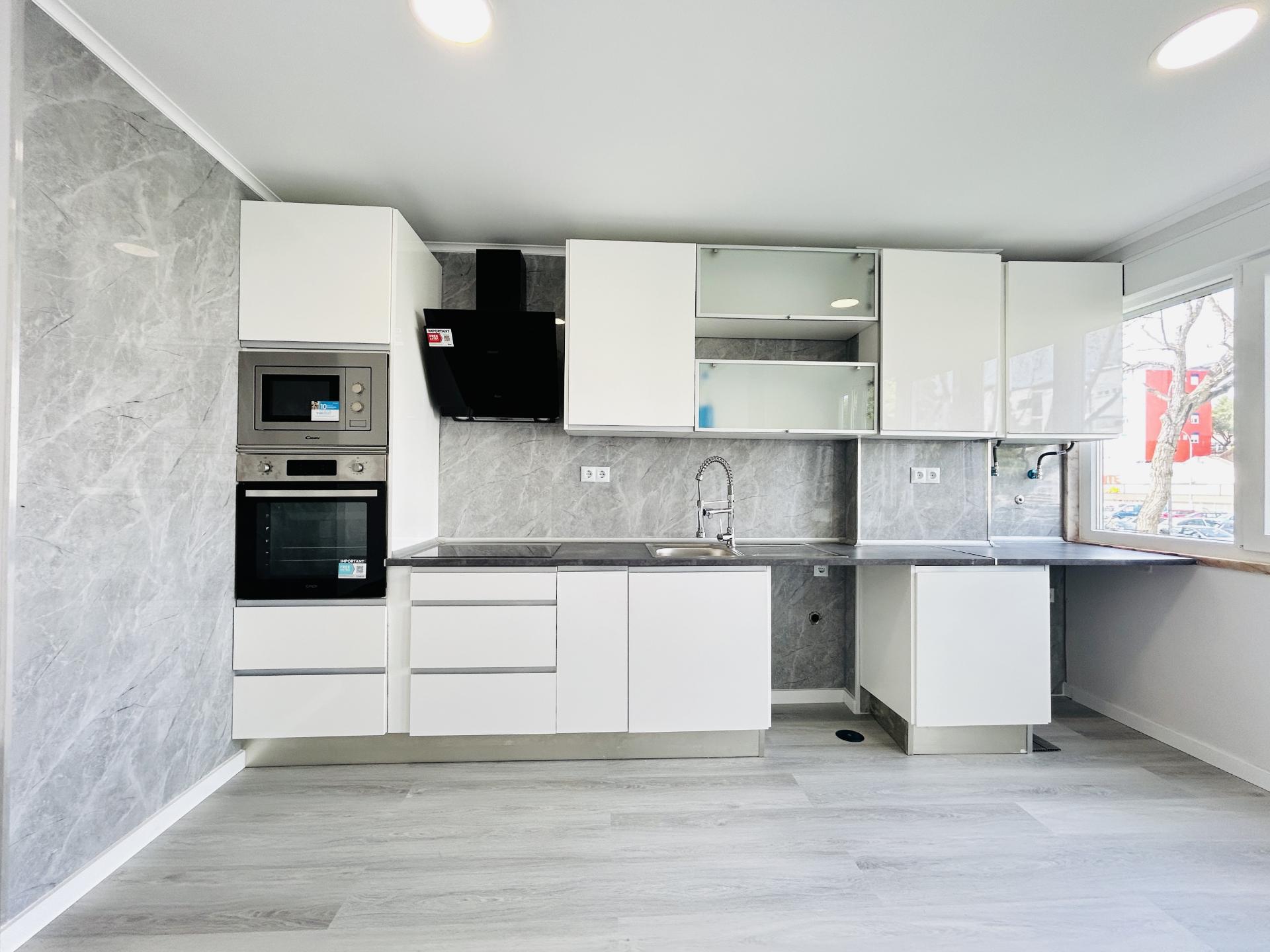 | T2 Oeiras | 91 m2 | 2 WC's | Arrecadação | TOTALMENTE REMODELADO |