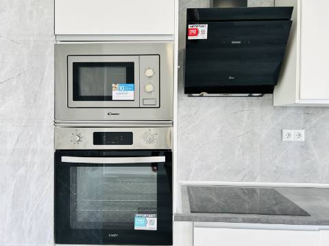 | T2 Oeiras | 91 m2 | 2 WC's | Arrecadação | TOTALMENTE REMODELADO |