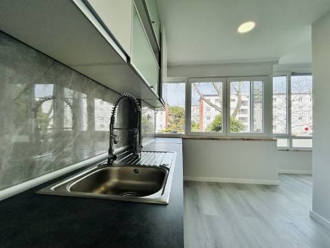 | T2 Oeiras | 91 m2 | 2 WC's | Arrecadação | TOTALMENTE REMODELADO |