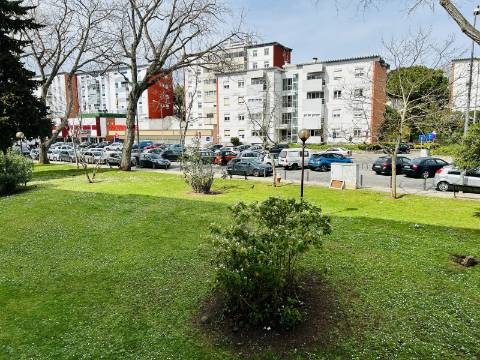 | T2 Oeiras | 91 m2 | 2 WC's | Arrecadação | TOTALMENTE REMODELADO |