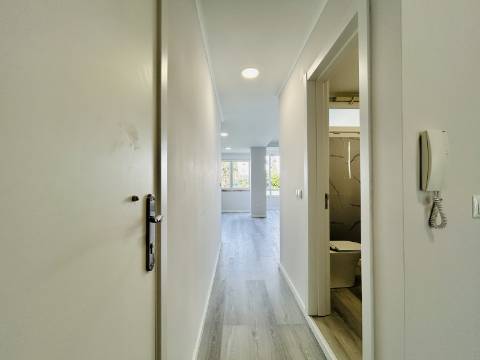 | T2 Oeiras | 91 m2 | 2 WC's | Arrecadação | TOTALMENTE REMODELADO |