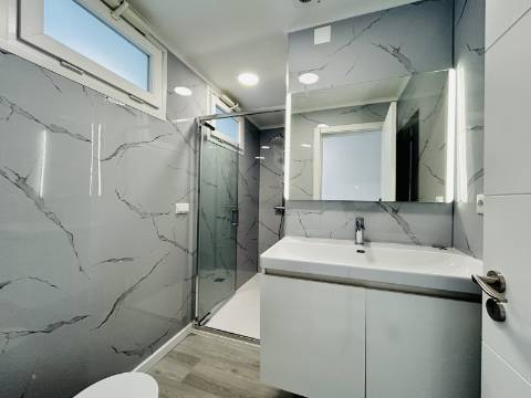 | T2 Oeiras | 91 m2 | 2 WC's | Arrecadação | TOTALMENTE REMODELADO |