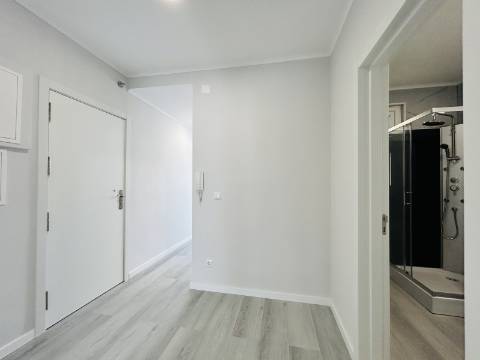 | T2 Oeiras | 91 m2 | 2 WC's | Arrecadação | TOTALMENTE REMODELADO |
