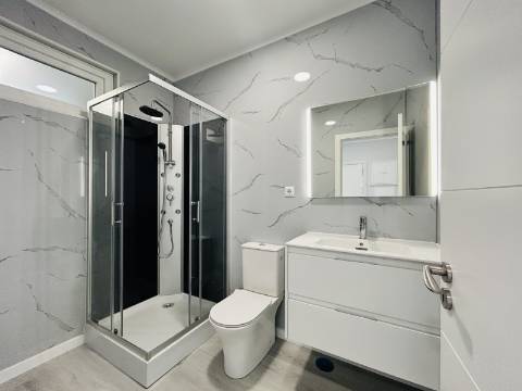 | T2 Oeiras | 91 m2 | 2 WC's | Arrecadação | TOTALMENTE REMODELADO |