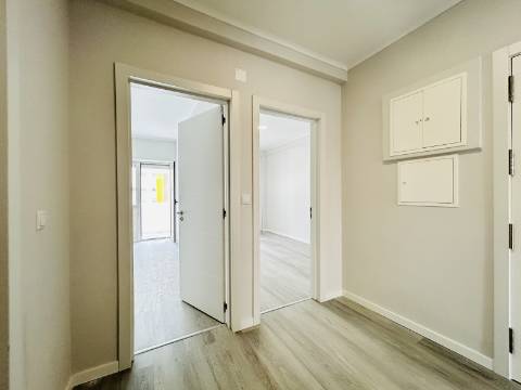 | T2 Oeiras | 91 m2 | 2 WC's | Arrecadação | TOTALMENTE REMODELADO |