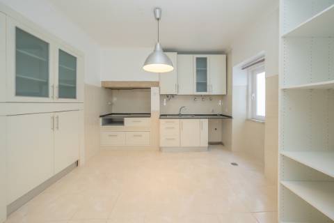 | Maravilhoso Prédio | 3 pisos | Centro Histórico de Setúbal | Garagem |
