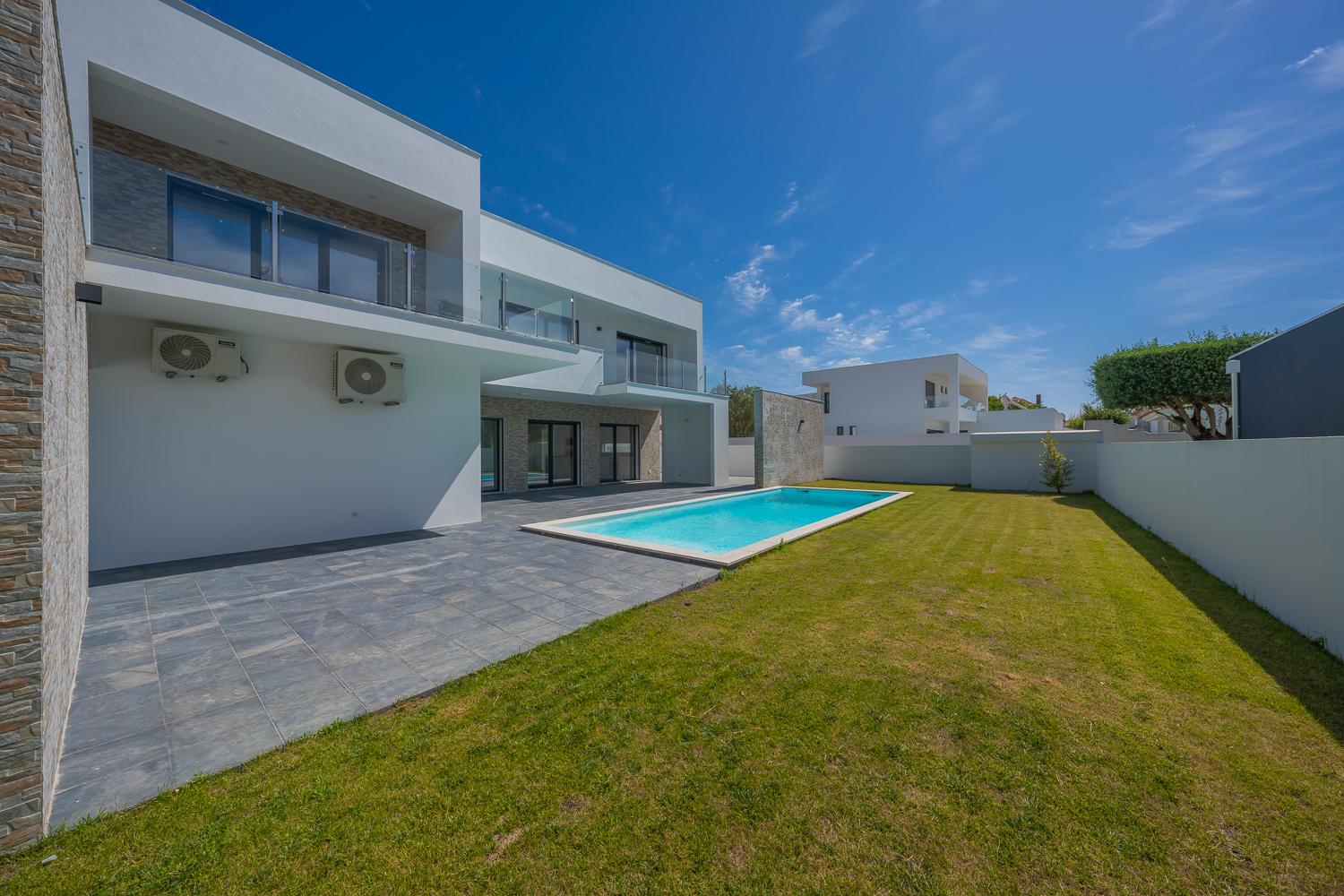 | Maravilhosa Moradia T4 | Nova | Piscina | Colégio St. Peter's School |