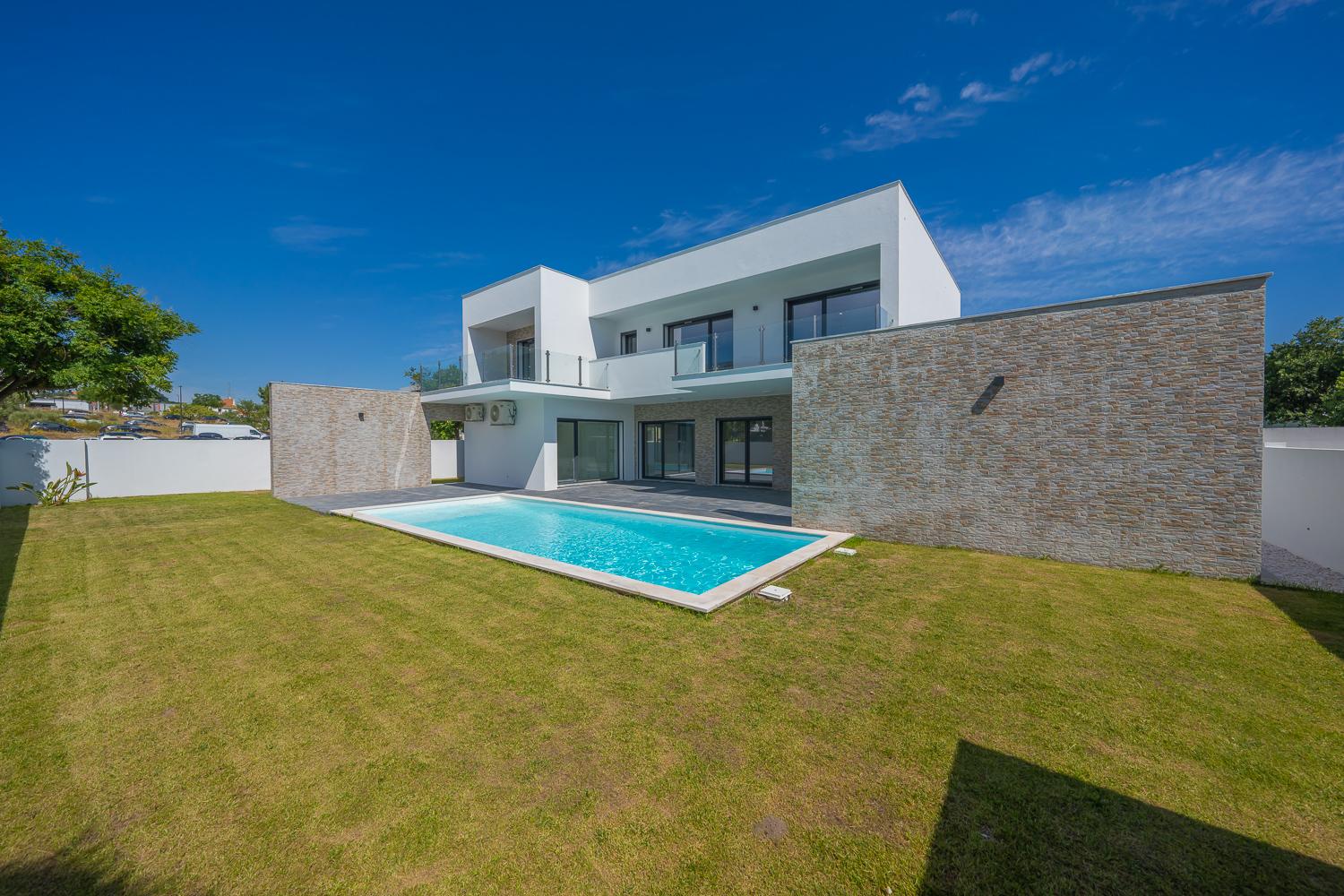 | Maravilhosa Moradia T4 | Nova | Piscina | Colégio St. Peter's School |