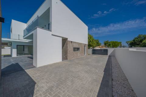 | Maravilhosa Moradia T4 | Nova | Piscina | Colégio St. Peter's School |