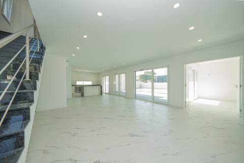 | Maravilhosa Moradia T4 | Nova | Piscina | Colégio St. Peter's School |