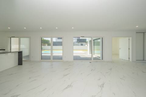 | Maravilhosa Moradia T4 | Nova | Piscina | Colégio St. Peter's School |