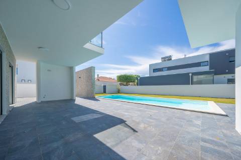 | Maravilhosa Moradia T4 | Nova | Piscina | Colégio St. Peter's School |