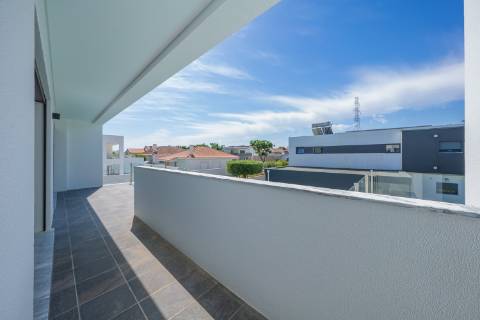 | Maravilhosa Moradia T4 | Nova | Piscina | Colégio St. Peter's School |