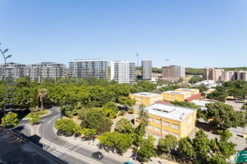 Apartamento T3 em Miraflores | Espaço, Conforto e Qualidade de Vida