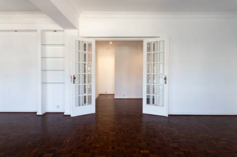 Apartamento T3 em Miraflores | Espaço, Conforto e Qualidade de Vida