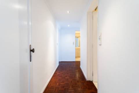 Apartamento T3 em Miraflores | Espaço, Conforto e Qualidade de Vida