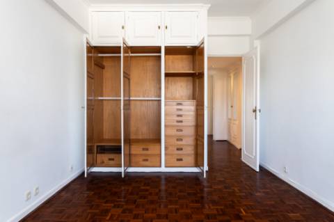Apartamento T3 em Miraflores | Espaço, Conforto e Qualidade de Vida
