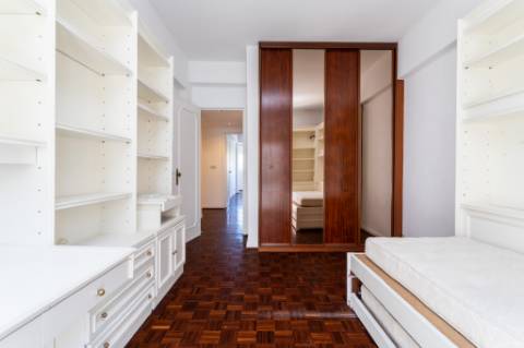 Apartamento T3 em Miraflores | Espaço, Conforto e Qualidade de Vida